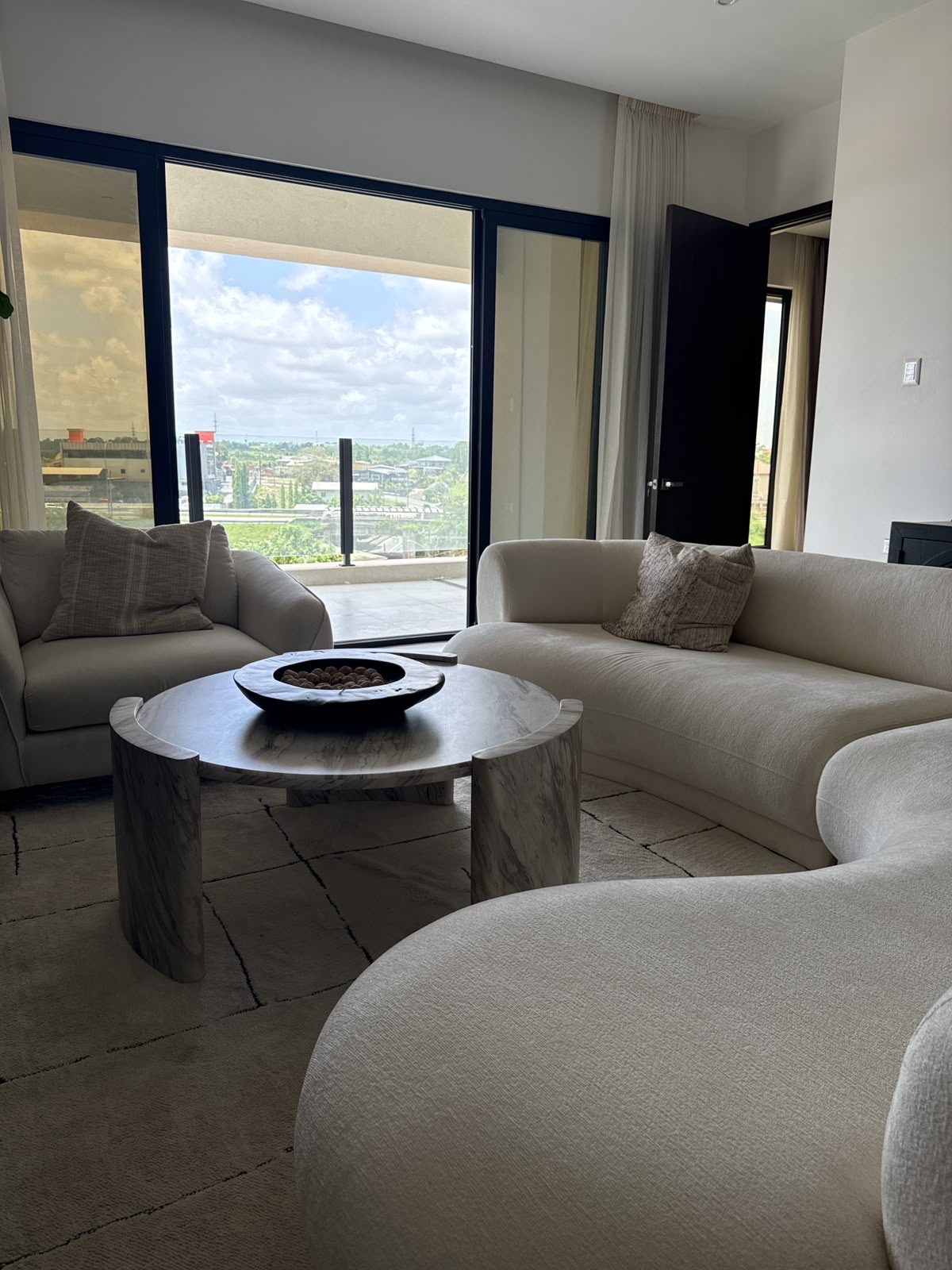 Living room overlooking the San Fernando landscape