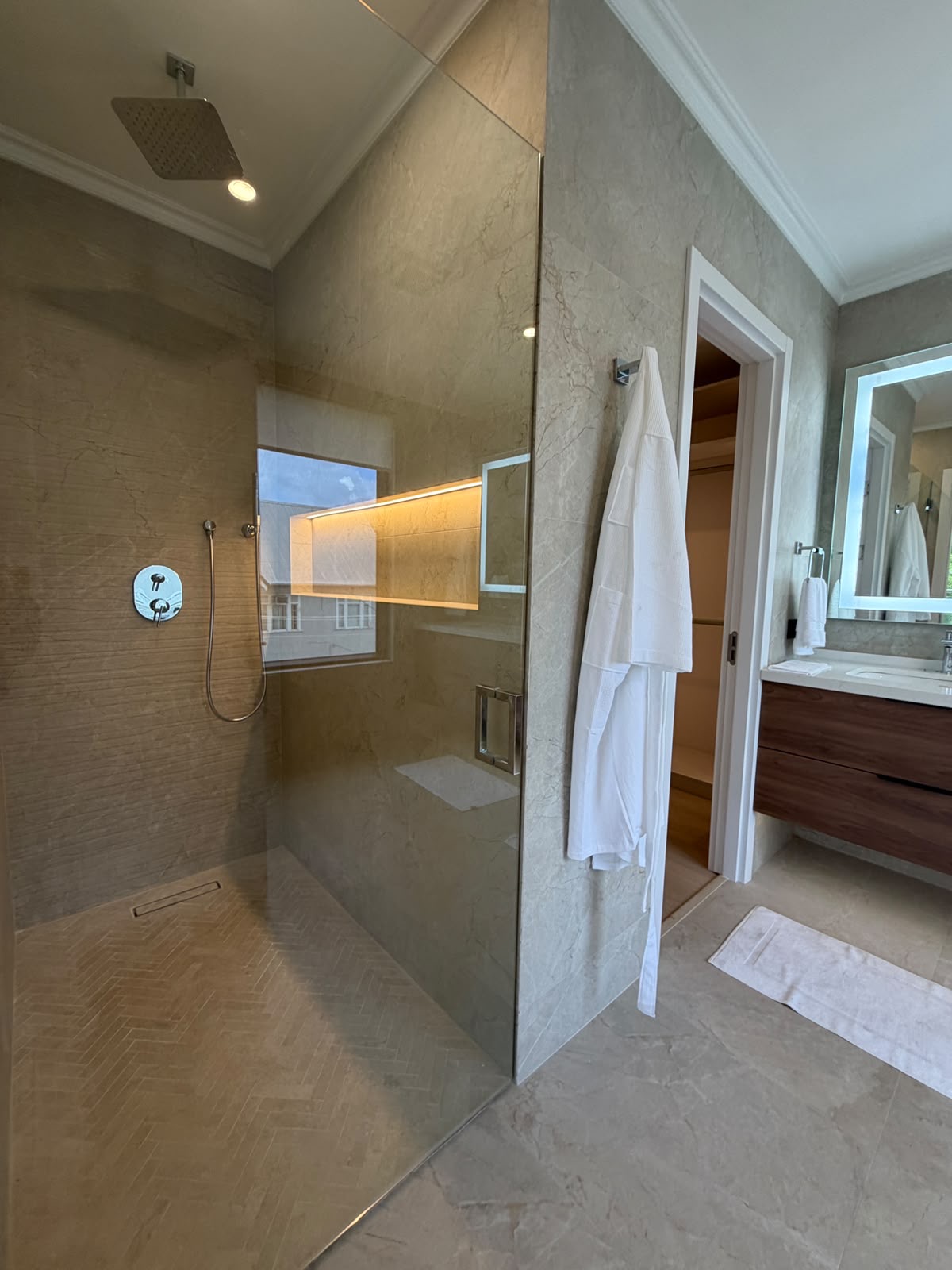 Walk-in rainfall shower